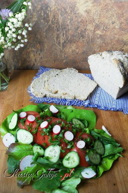 Sałatka wiosenna, którą dzisiaj dla Was przygotowałam jest świetnym dodatkiem do śniadań, lekkich obiadów, pizzy, lasagne i grilla. Uwielbiam ją za lekkość i szybkość przygotowania. Jest...