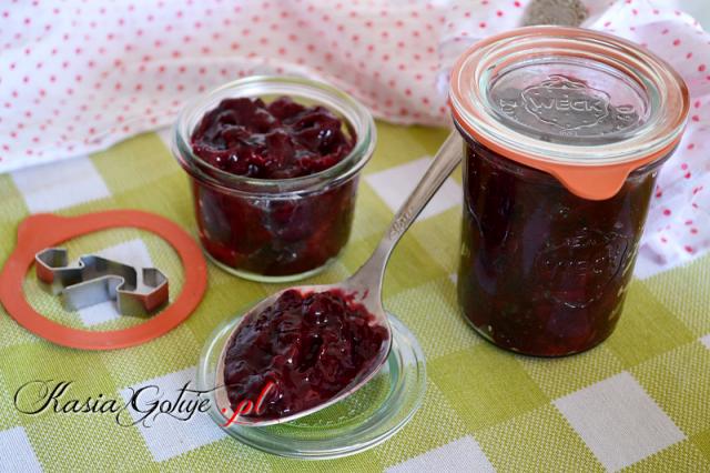 Obowiązkowo co roku w mojej piwnicy muszą się znaleźć tradycyjne powidła śliwkowe. Gęste, ciemne, aromatyczne dobrze wysmażone powidła śliwkowe najlepiej zrobić z śliwek węgierek.  Ja ni...