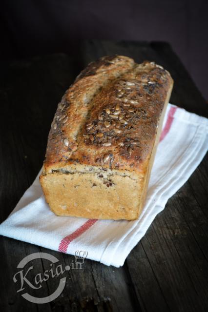 Od kilku lat, bez przerwy piekę chleb. Teraz nie wyobrażamy sobie jeść tej krojonej, sklepowej gąbki :) Każdy z nas ma swój ulubiony chleb, Mały lubi bananowy, ja wszystkie razowe, Jacek i w...