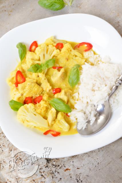 Niedawno zostałam obdarowana wieeeelkim kalafiorem, był tak duży, że powstały z niego trzy dania :) Ostatnia część kalafiora została przerobiona na przepyszne curry z kurczaka. Już dawno m...