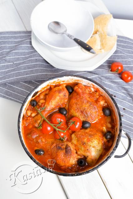 Dania jednogarnkowe są najlepsze na świecie, nie dość, że potrzebują mało naszego wkładu, to jeszcze wszystko doskonale przechodzi smakiem i aromatem, a gotuje się właściwie samo. Dania j...