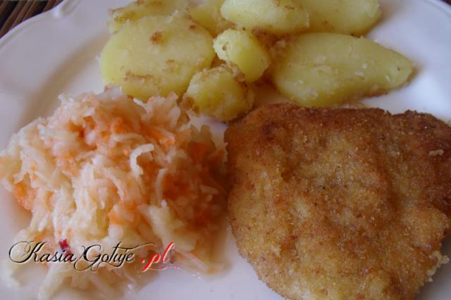 Dzisiaj kompletnie brak weny na obiad, więc szybki telefon do Misiaka i menu gotowe na pierwsze krupnik na drugie schabowy i oczywiście do schabowego dla Niego musi być surówka z jabłka i marche...