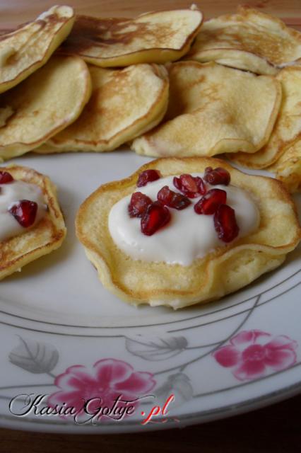 Tradycyjnie w sobotnie śniadanie mamy naleśniki, pancakes albo racuchy.   Dziś śniadanko tylko z synkiem- Jacek dopiero wróci z wczorajszych wojaży z kolegami z pracy .... przynajmniej tak mówi...