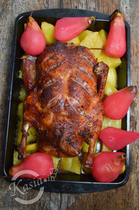 kaczka pieczona w winie i pomarańczach z gruszkami. Przepis